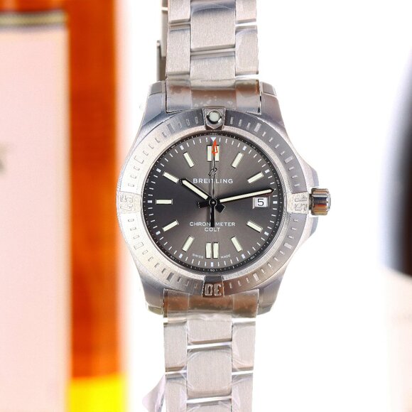 Breitling Colt Automatic 41mm, Anthracite Dial - Stainless Steel on Bracelet - Picture 6 of 8